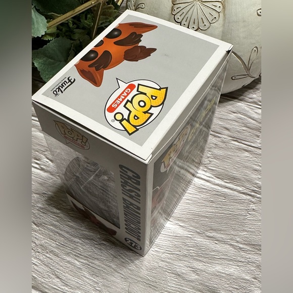 Funko POP Crash Bandicoot Chase Edition - Picture 3 of 4